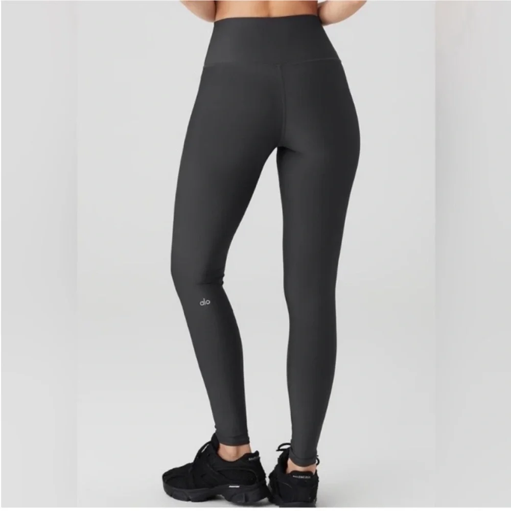 ALO Yoga Airlift Leggings in Charcoal Grey